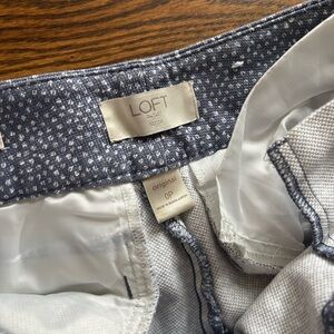 LOFT Blue Speckled Waistband and White-Lined Shorts